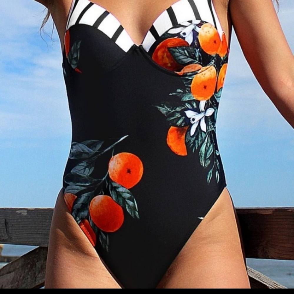 CUPSHE BLACK CLEMENTINE PRINT ONE PIECE SWIMSUIT